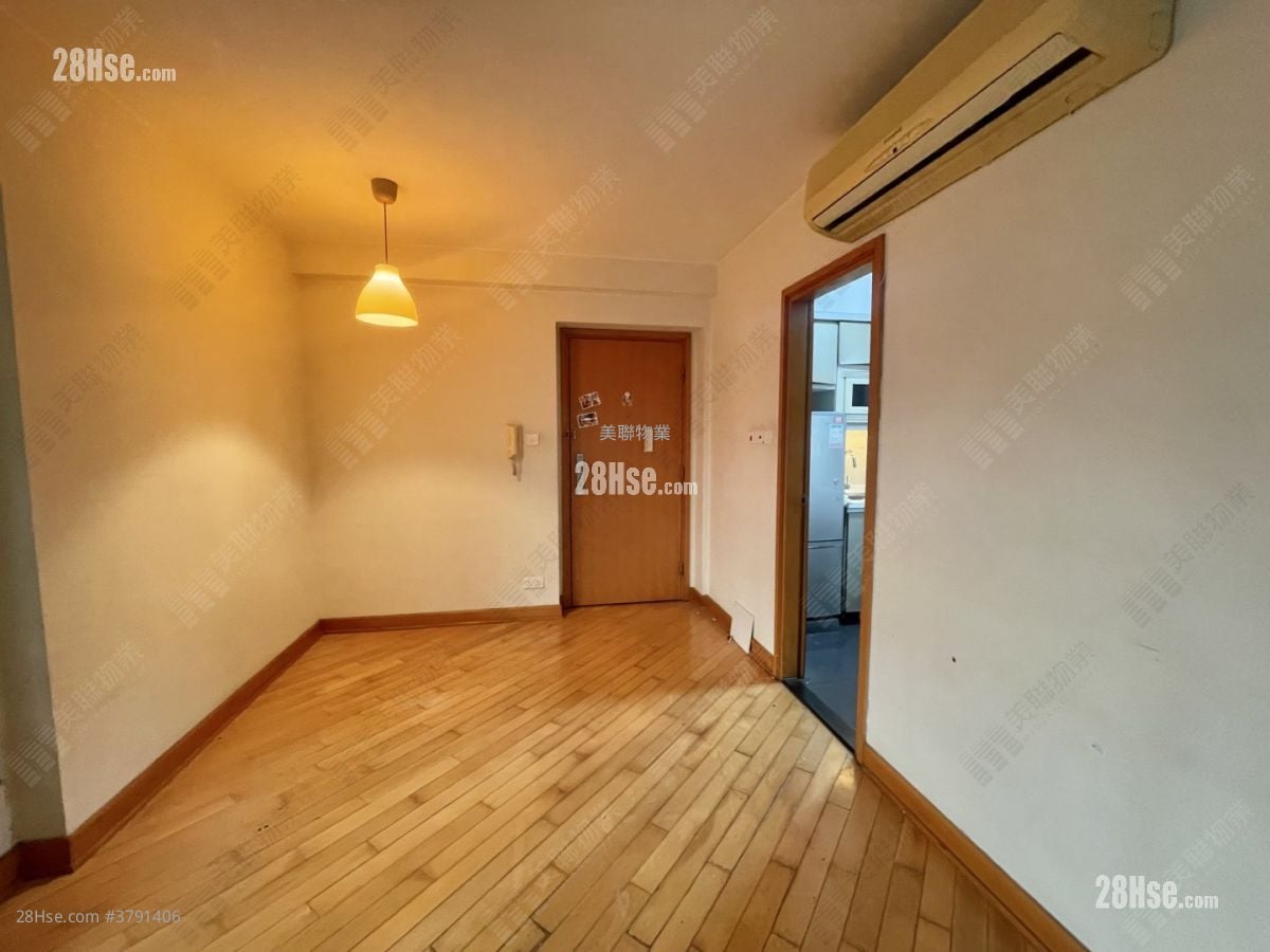 Beneville Sell 2 Bedrooms 428 ft²