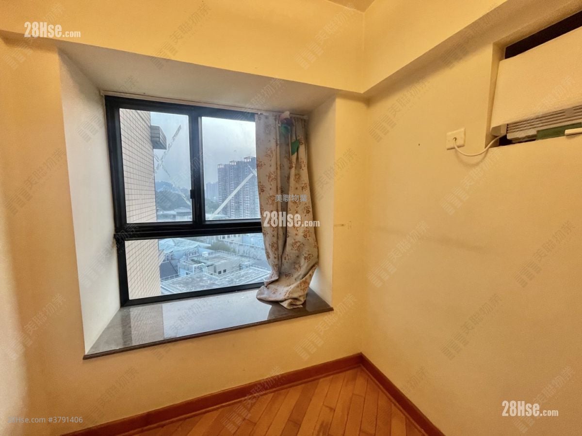 Beneville Sell 2 Bedrooms 428 ft²