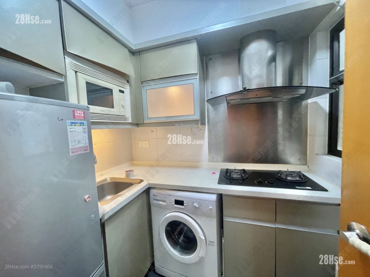 Beneville Sell 2 Bedrooms 428 ft²