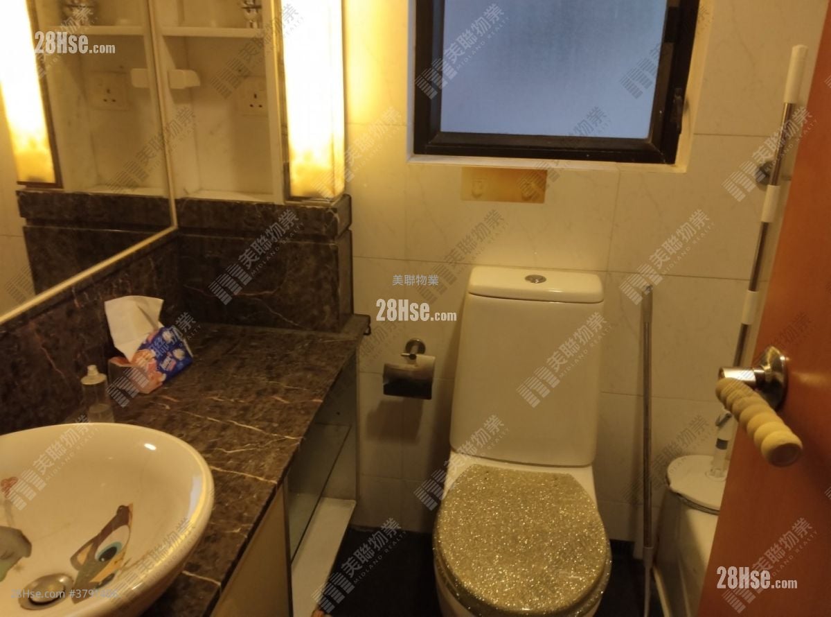 Beneville Sell 2 Bedrooms 428 ft²