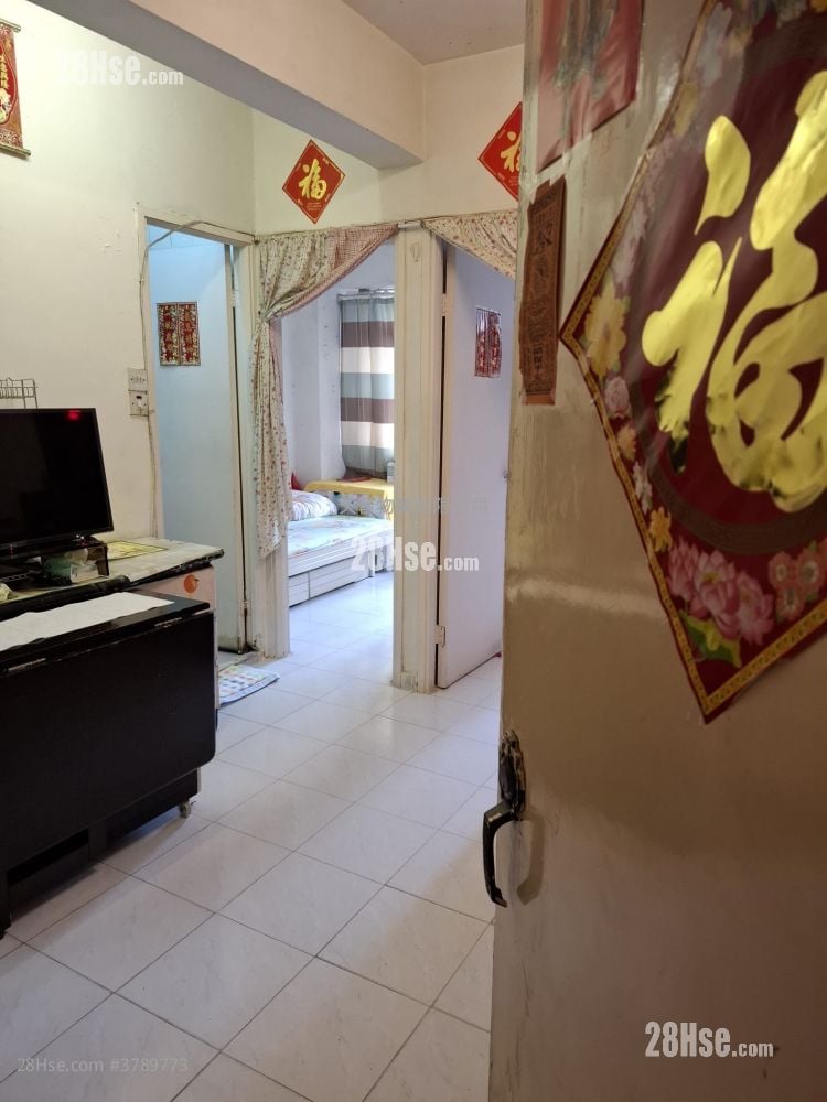 Wang Fung Building Sell 2 Bedrooms , 1 Bathroom 351 ft²