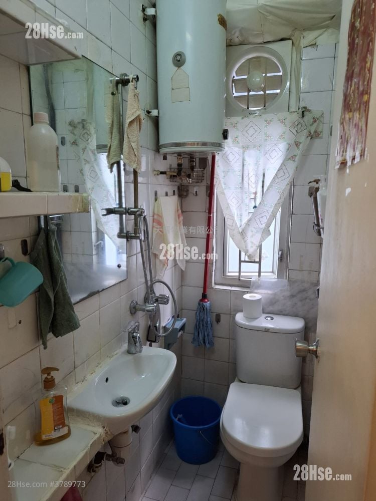 Wang Fung Building Sell 2 Bedrooms , 1 Bathroom 351 ft²