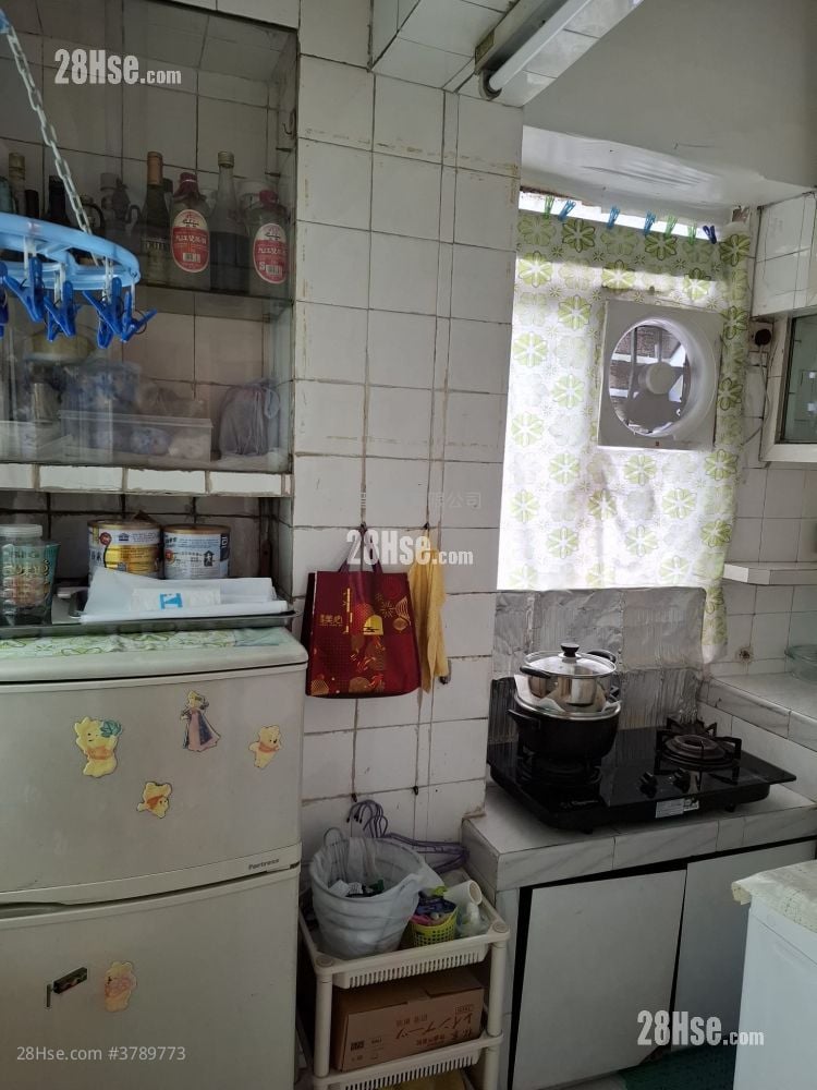 Wang Fung Building Sell 2 Bedrooms , 1 Bathroom 351 ft²