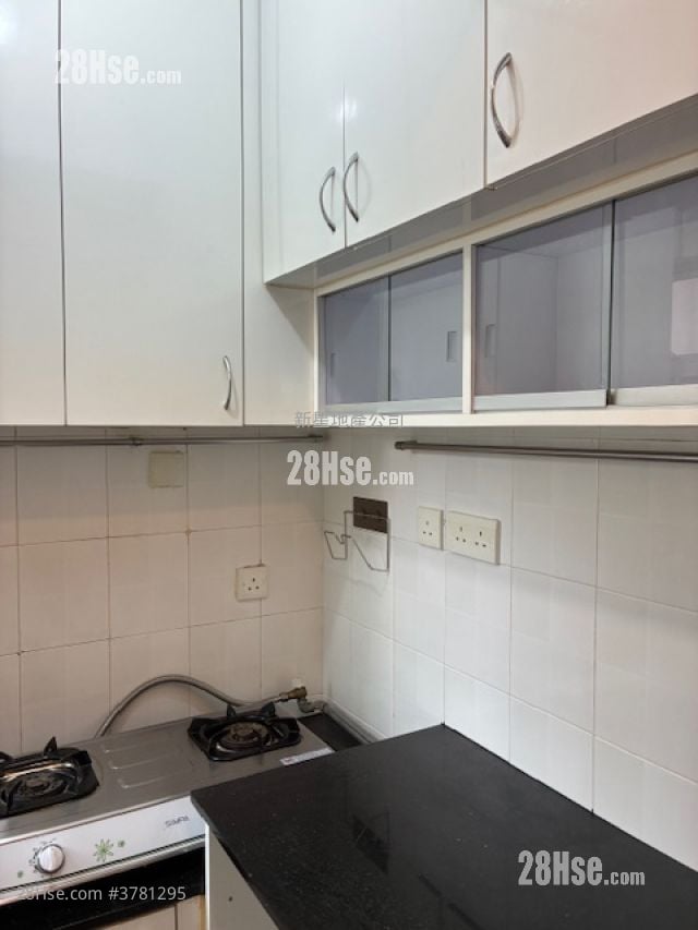 Sheung Shui Centre Rental 2 Bedrooms , 1 Bathroom 351 ft²