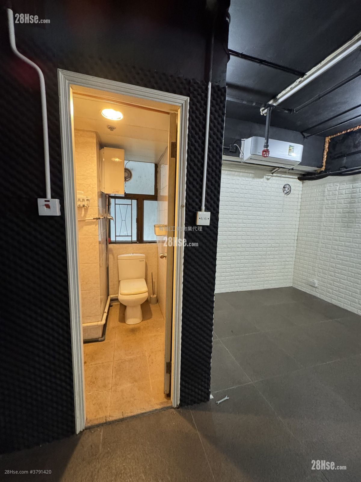 香港工业中心 租盘 645 平方尺