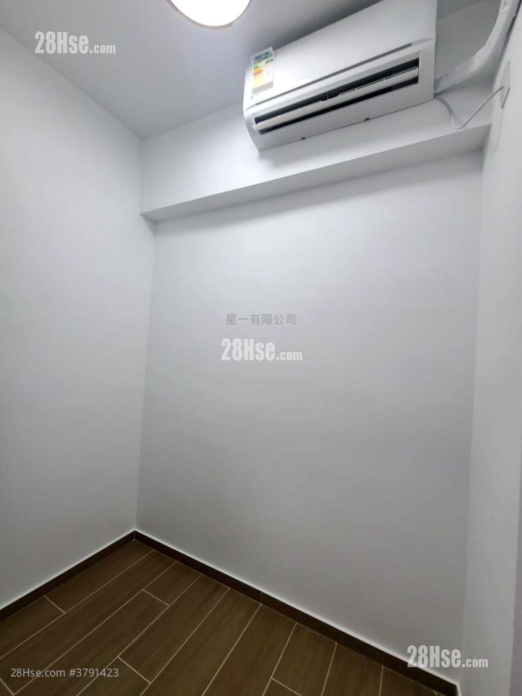 Golden Crown Court Rental 1 Bedroom , 1 Bathroom 160 ft²