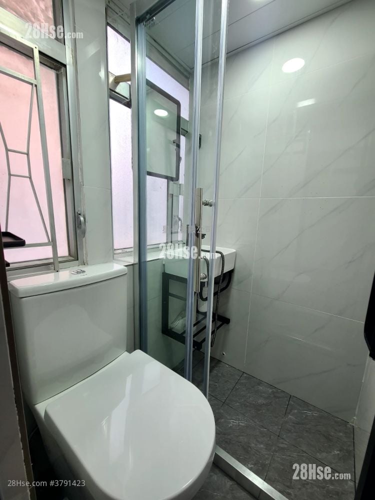 Golden Crown Court Rental 1 Bedroom , 1 Bathroom 160 ft²