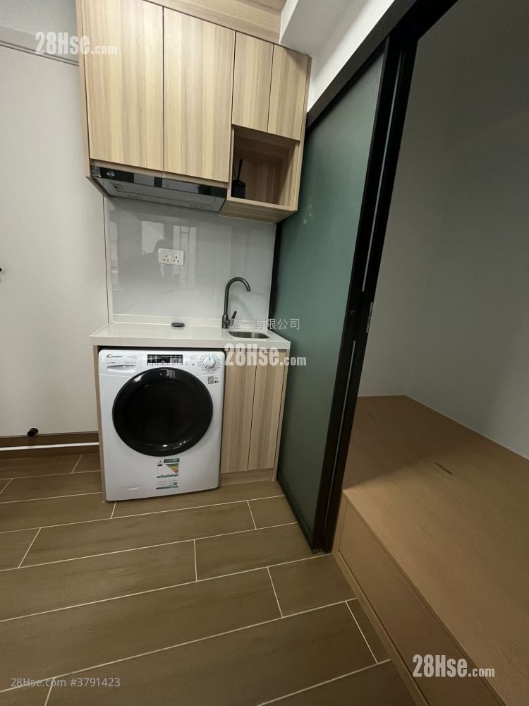 Golden Crown Court Rental 1 Bedroom , 1 Bathroom 160 ft²