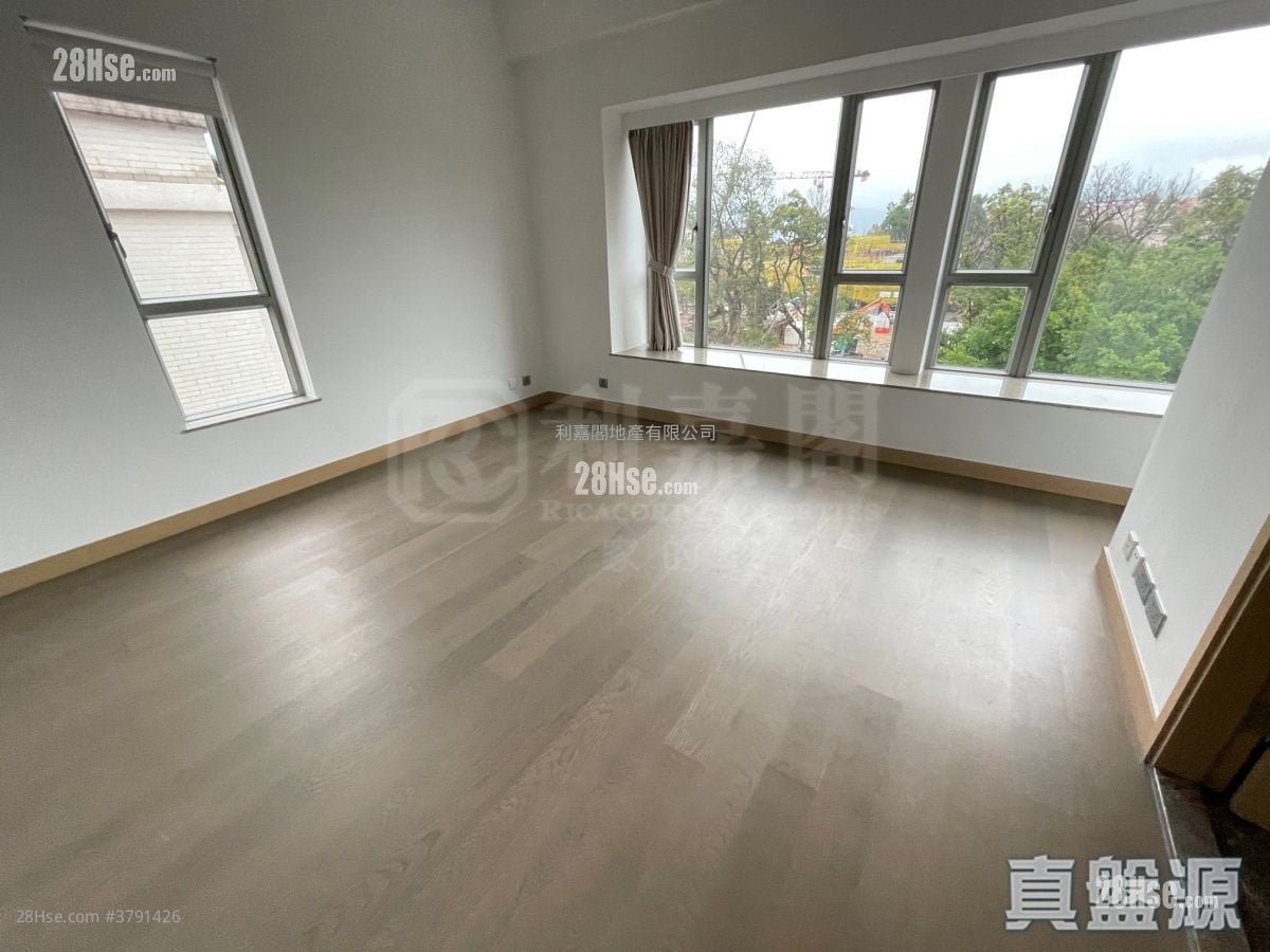 Hampstead Sell 4 Bedrooms 2,374 ft²