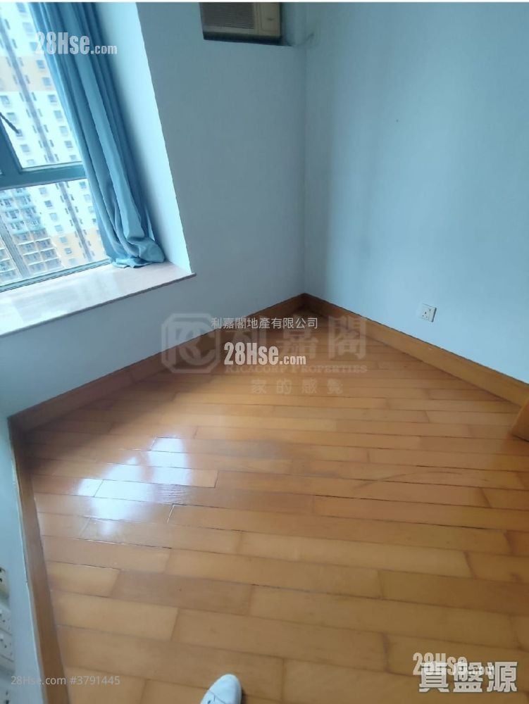 Aquamarine Sell 2 Bedrooms 502 ft²