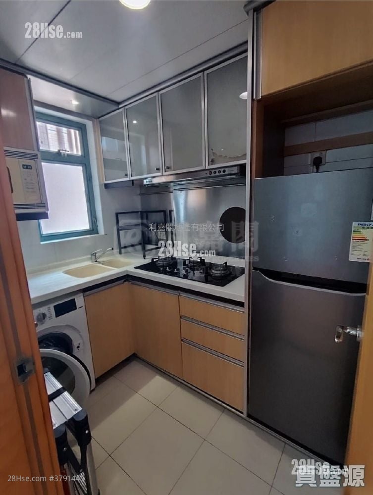 Aquamarine Sell 2 Bedrooms 502 ft²