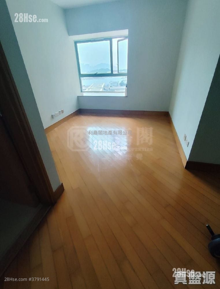 Aquamarine Sell 2 Bedrooms 502 ft²