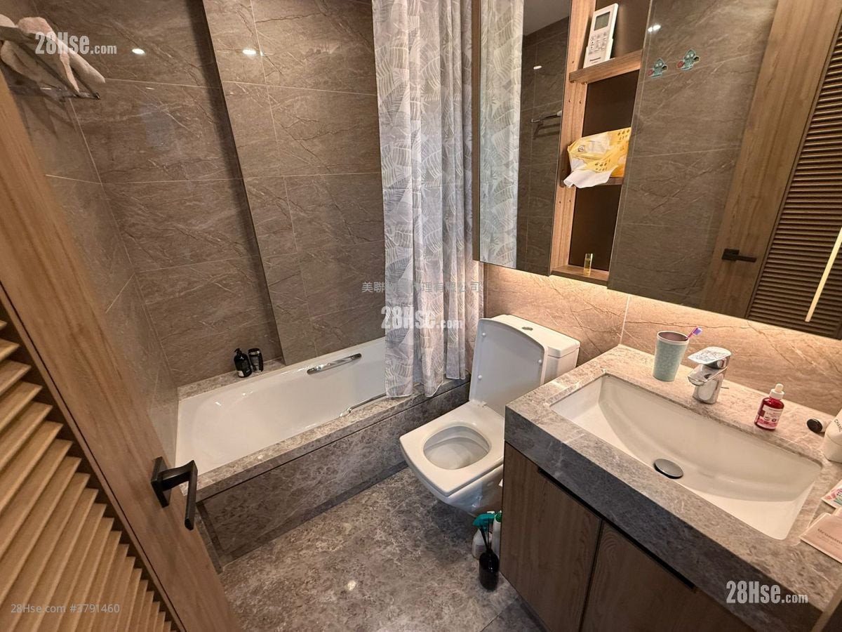 Centra Horizon Rental 3 Bedrooms , 1 Bathroom 581 ft²