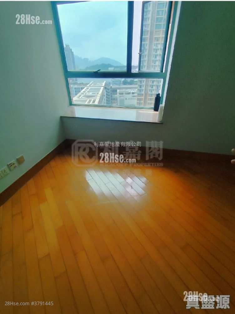 Aquamarine Sell 2 Bedrooms 502 ft²