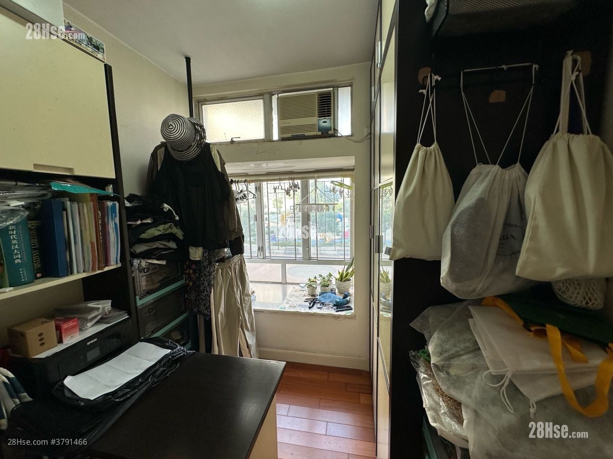 Greenfield Garden Sell 2 Bedrooms , 1 Bathroom 449 ft²