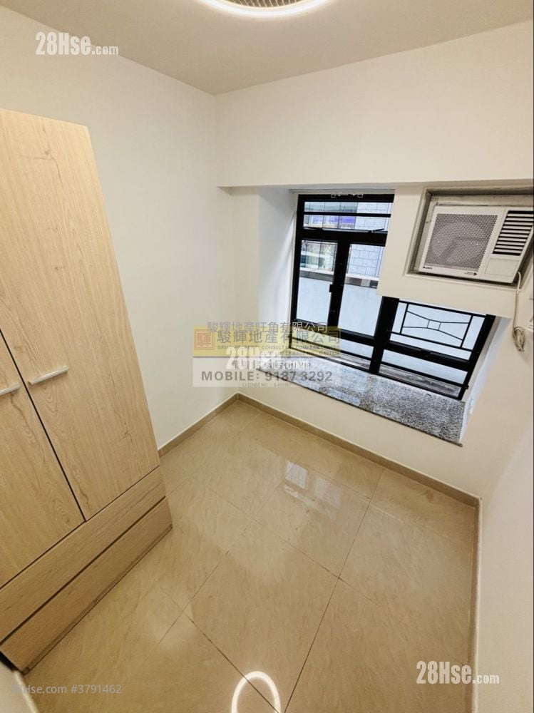 Royal Building Sell 3 Bedrooms , 2 Bathrooms 391 ft²