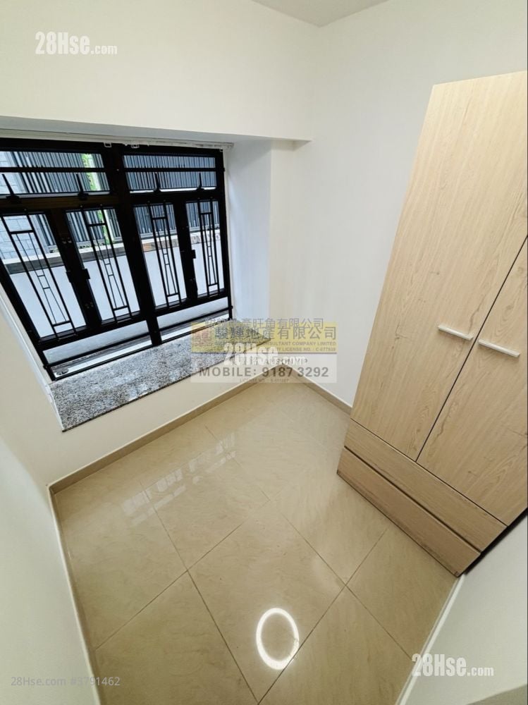 Royal Building Sell 3 Bedrooms , 2 Bathrooms 391 ft²