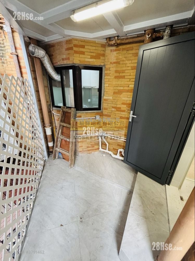 Royal Building Sell 3 Bedrooms , 2 Bathrooms 391 ft²