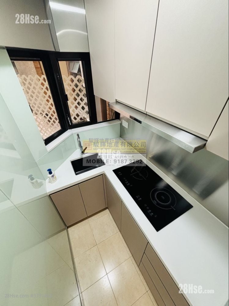 Royal Building Sell 3 Bedrooms , 2 Bathrooms 391 ft²