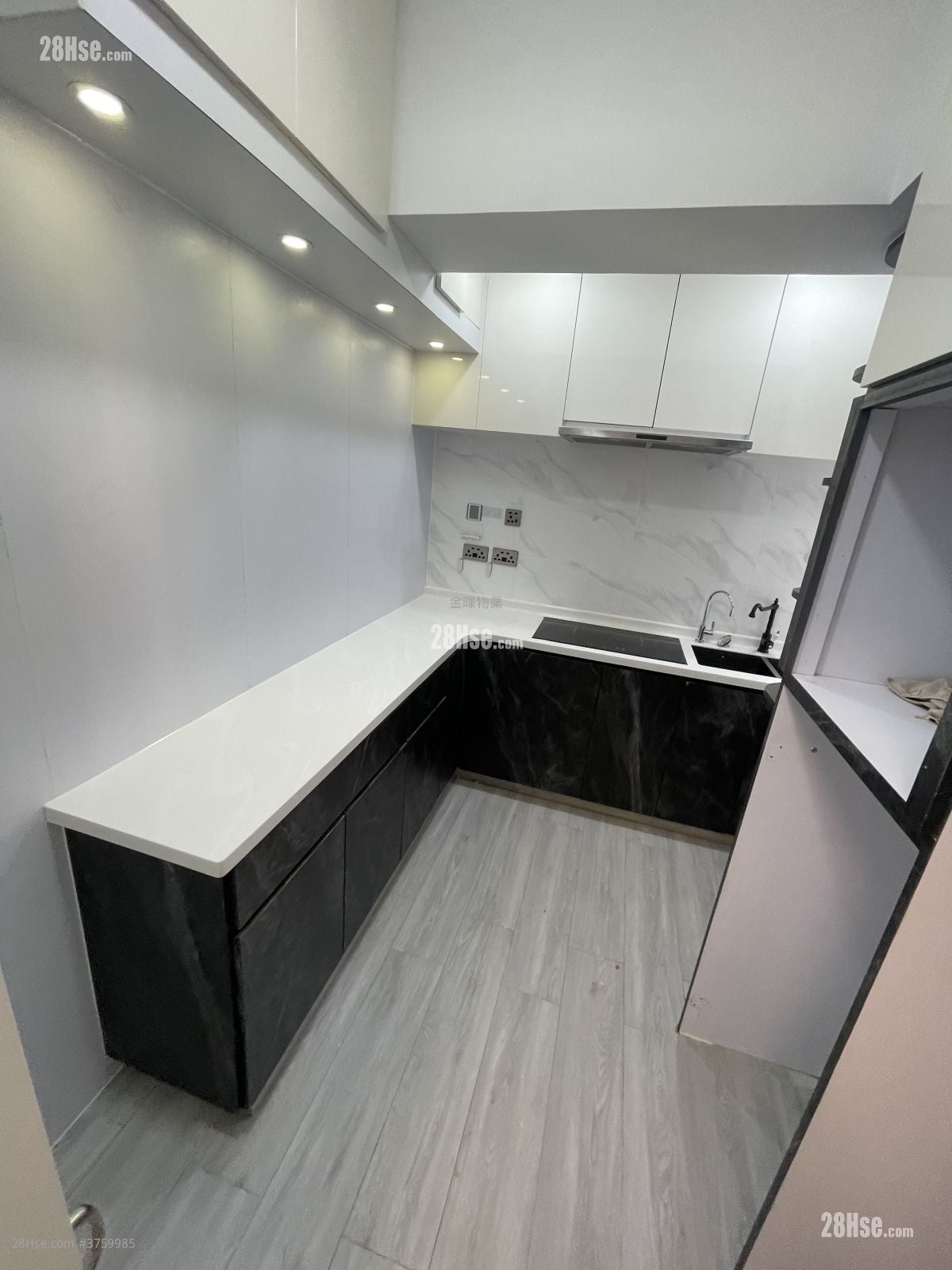 中央大厦 售盘 2 房 , 1 浴室 591 平方尺