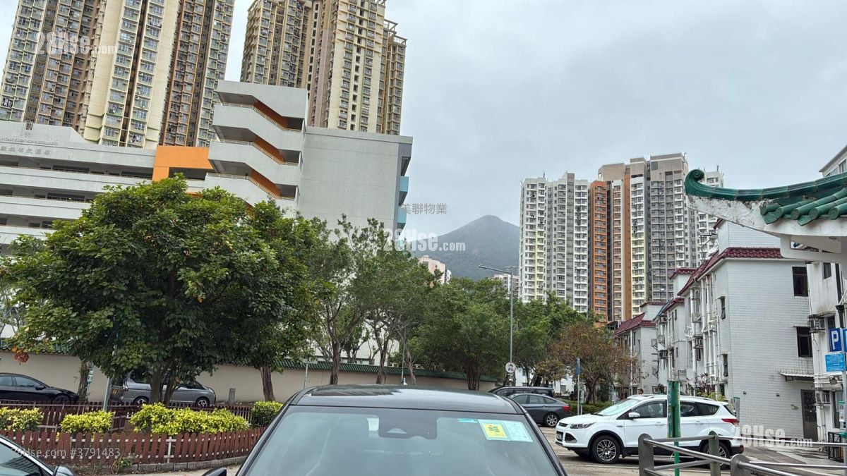 Tai Wai New Village Sell 3 Bedrooms , 1 Bathroom 700 ft²