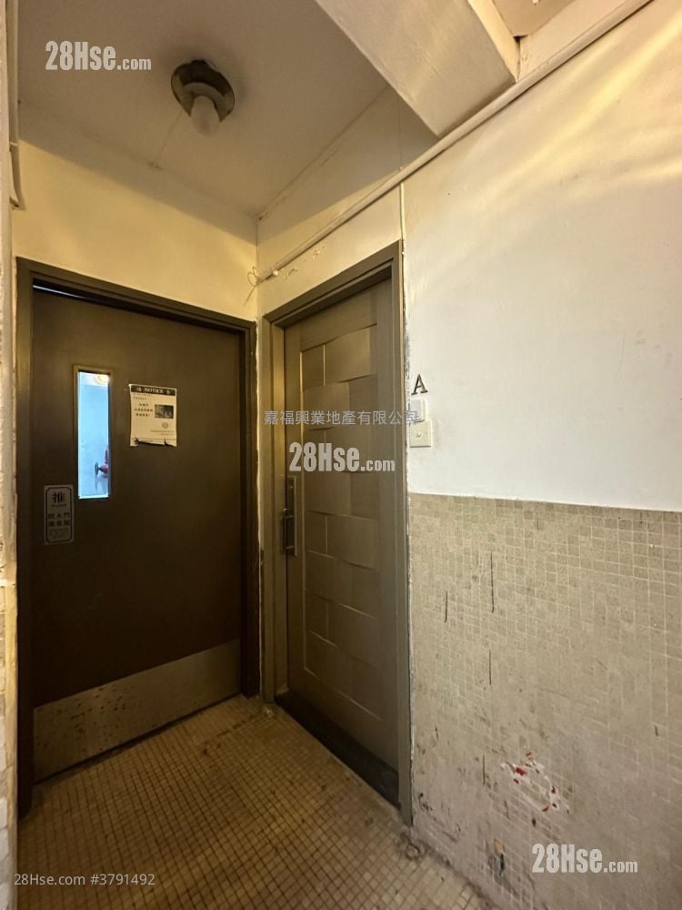 Sun Kong House Sell 3 Bedrooms , 1 Bathroom 417 ft²