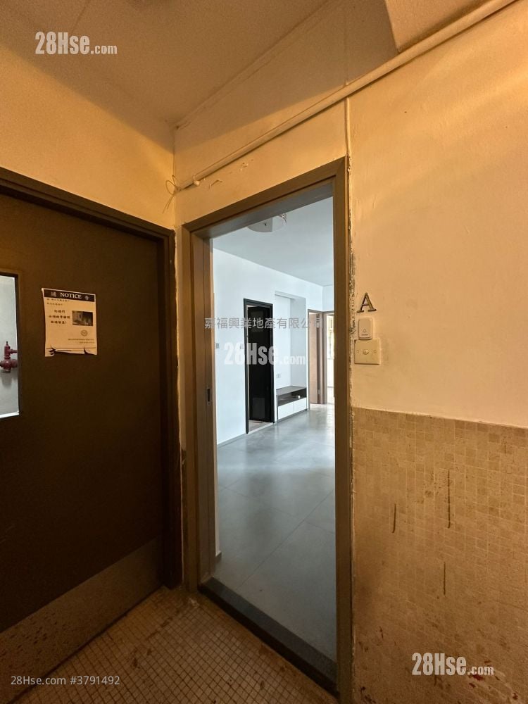 Sun Kong House Sell 3 Bedrooms , 1 Bathroom 417 ft²