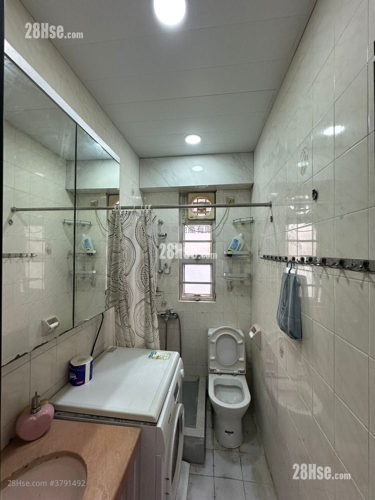 Sun Kong House Sell 3 Bedrooms , 1 Bathroom 417 ft²