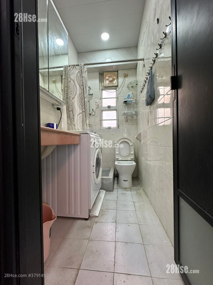 Sun Kong House Sell 3 Bedrooms , 1 Bathroom 417 ft²