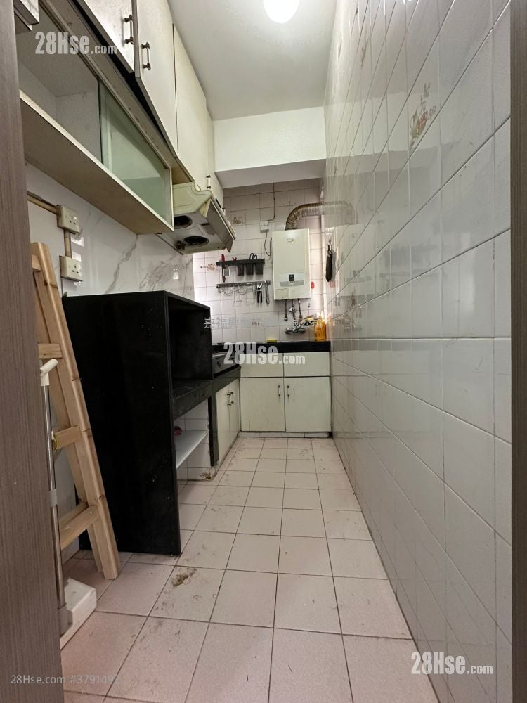 Sun Kong House Sell 3 Bedrooms , 1 Bathroom 417 ft²