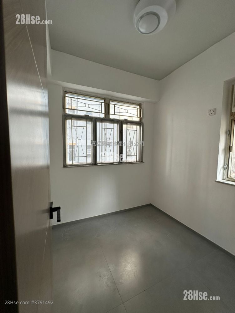 Sun Kong House Sell 3 Bedrooms , 1 Bathroom 417 ft²