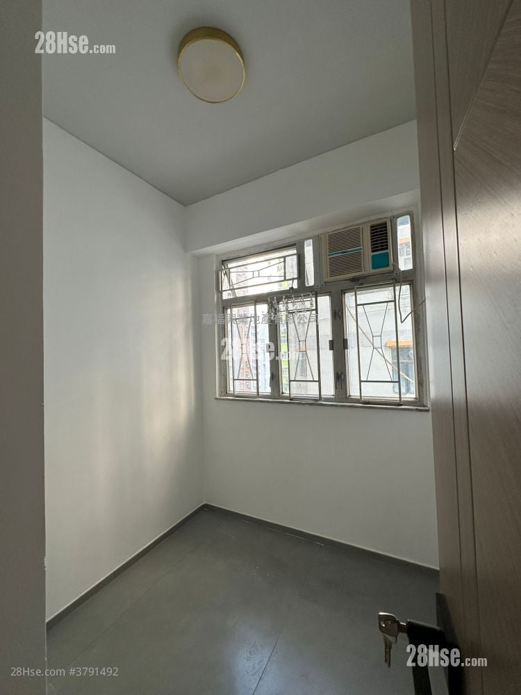 Sun Kong House Sell 3 Bedrooms , 1 Bathroom 417 ft²