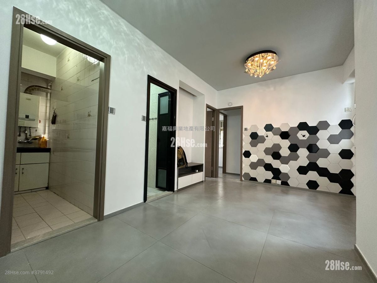 Sun Kong House Sell 3 Bedrooms , 1 Bathroom 417 ft²