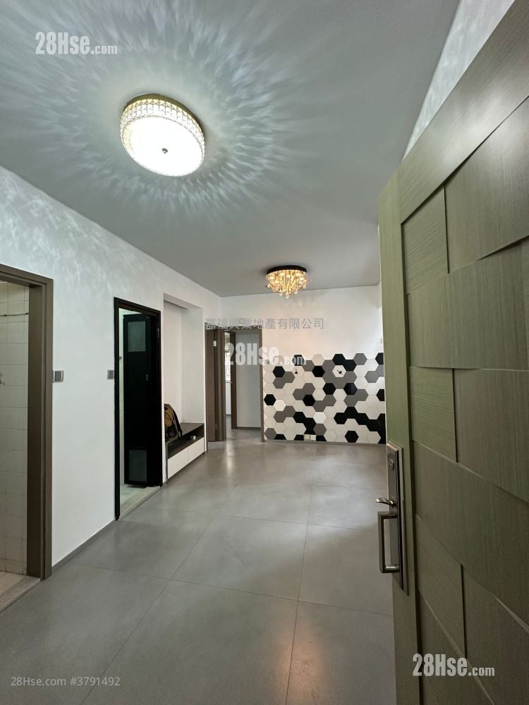 Sun Kong House Sell 3 Bedrooms , 1 Bathroom 417 ft²