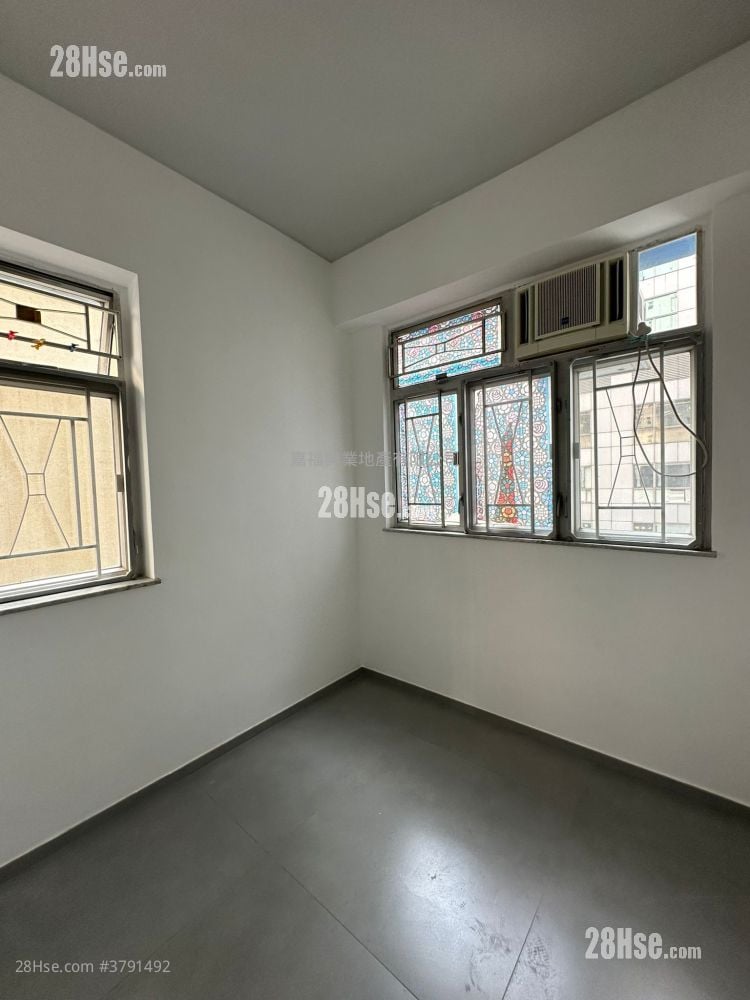 Sun Kong House Sell 3 Bedrooms , 1 Bathroom 417 ft²