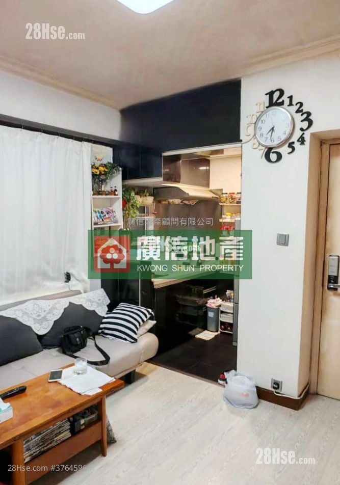 Hung Hay Building Sell 2 Bedrooms , 1 Bathroom 301 ft²