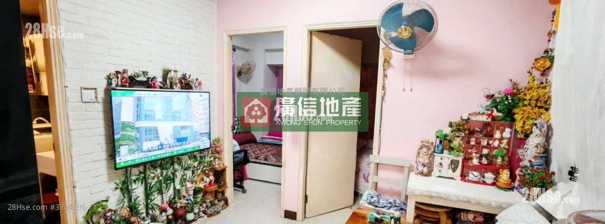 Hung Hay Building Sell 2 Bedrooms , 1 Bathroom 301 ft²