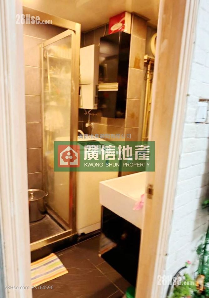 Hung Hay Building Sell 2 Bedrooms , 1 Bathroom 301 ft²