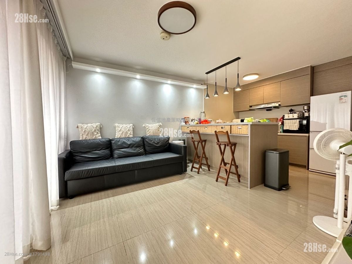 Village Sell 700 ft²