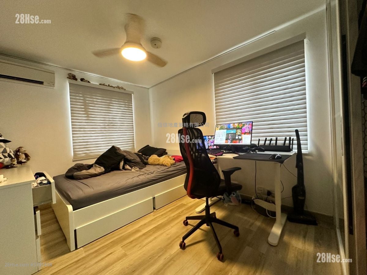 Village Sell 700 ft²