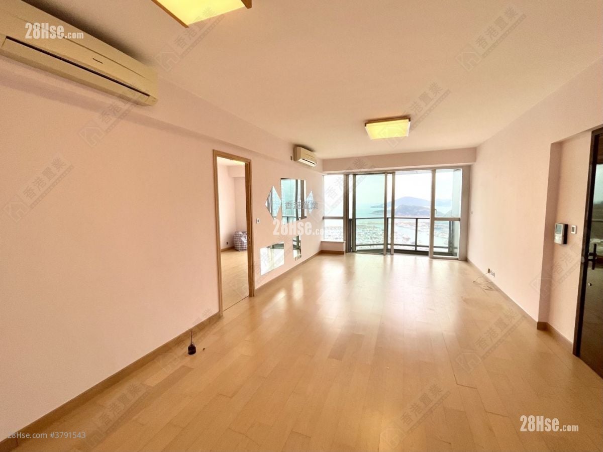 living room: Marinella Sell 3 Bedrooms , 2 Bathrooms 1,421 ft²