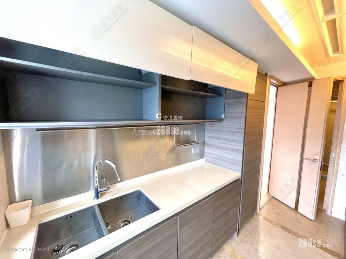 kitchen: Marinella Sell 3 Bedrooms , 2 Bathrooms 1,421 ft²