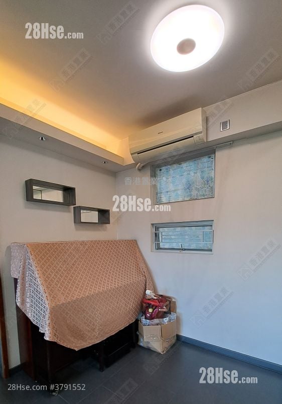 Metro Harbour View Sell 3 Bedrooms , 2 Bathrooms 536 ft²