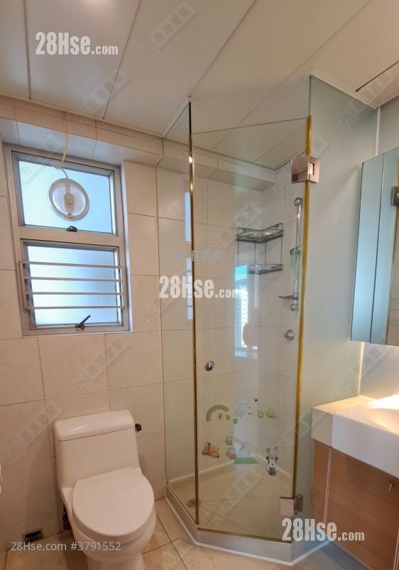 Metro Harbour View Sell 3 Bedrooms , 2 Bathrooms 536 ft²