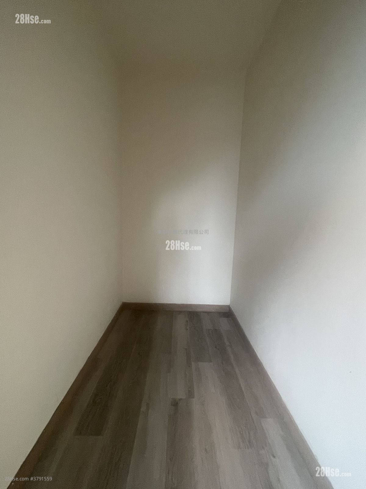 master room: 衣帽間