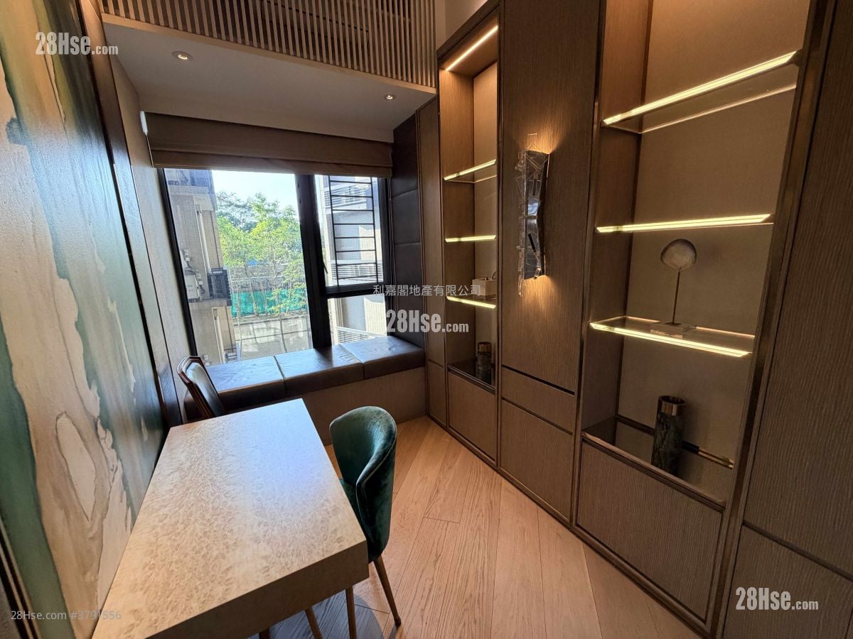 睡房 3: 天铸 售盘 4 房 , 3 浴室 1,581 平方尺