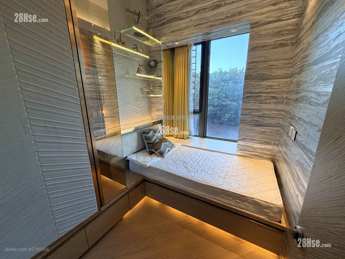 睡房 2: 天铸 售盘 4 房 , 3 浴室 1,581 平方尺