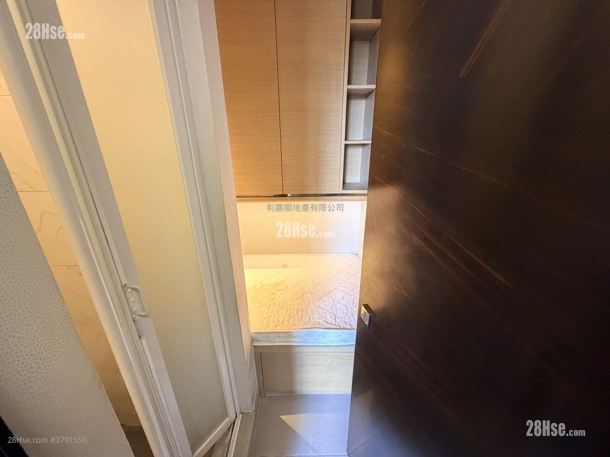 工人房: 天铸 售盘 4 房 , 3 浴室 1,581 平方尺