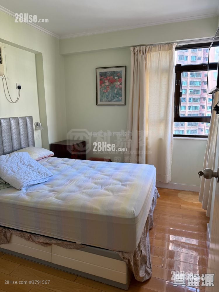 Fortress Garden Sell 3 Bedrooms , 2 Bathrooms 652 ft²