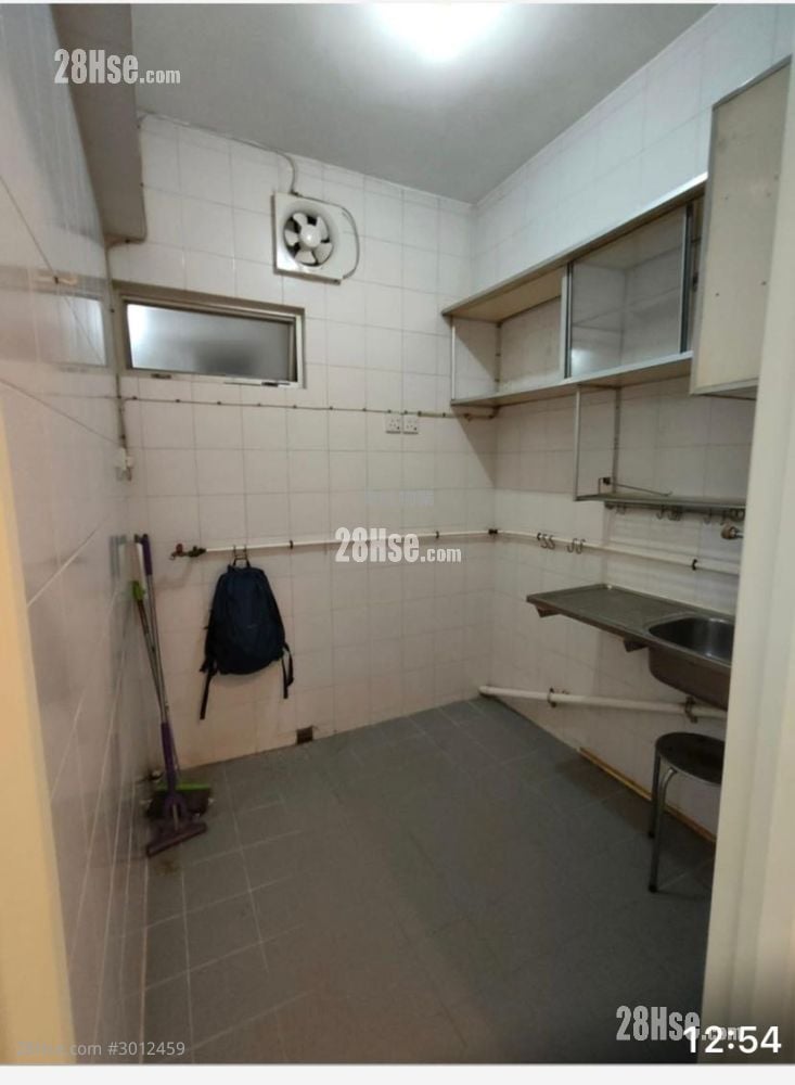Yee Fai Building Sell 2 Bedrooms , 1 Bathroom 518 ft²